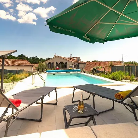 Beautifully Renovated Old Stone House With Large Private Outdoor Pool Βίλα *