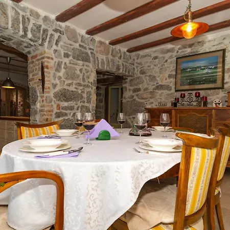 Beautifully Renovated Old Stone House With Large Private Outdoor Pool *