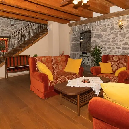 Βίλα Beautifully Renovated Old Stone House With Large Private Outdoor Pool *