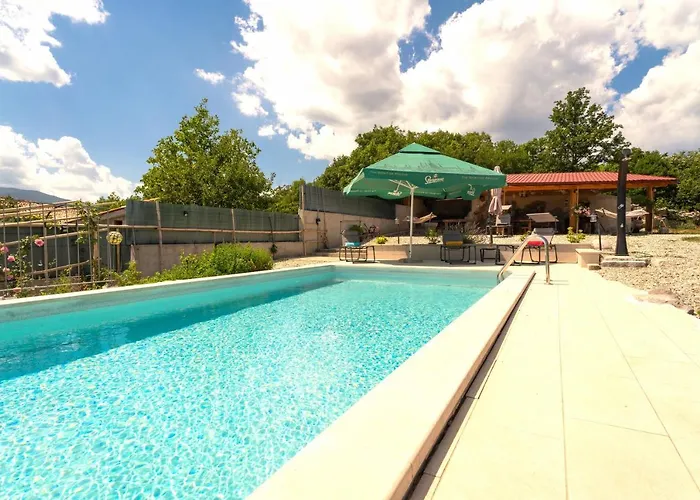 Villa Salvia With Pool *